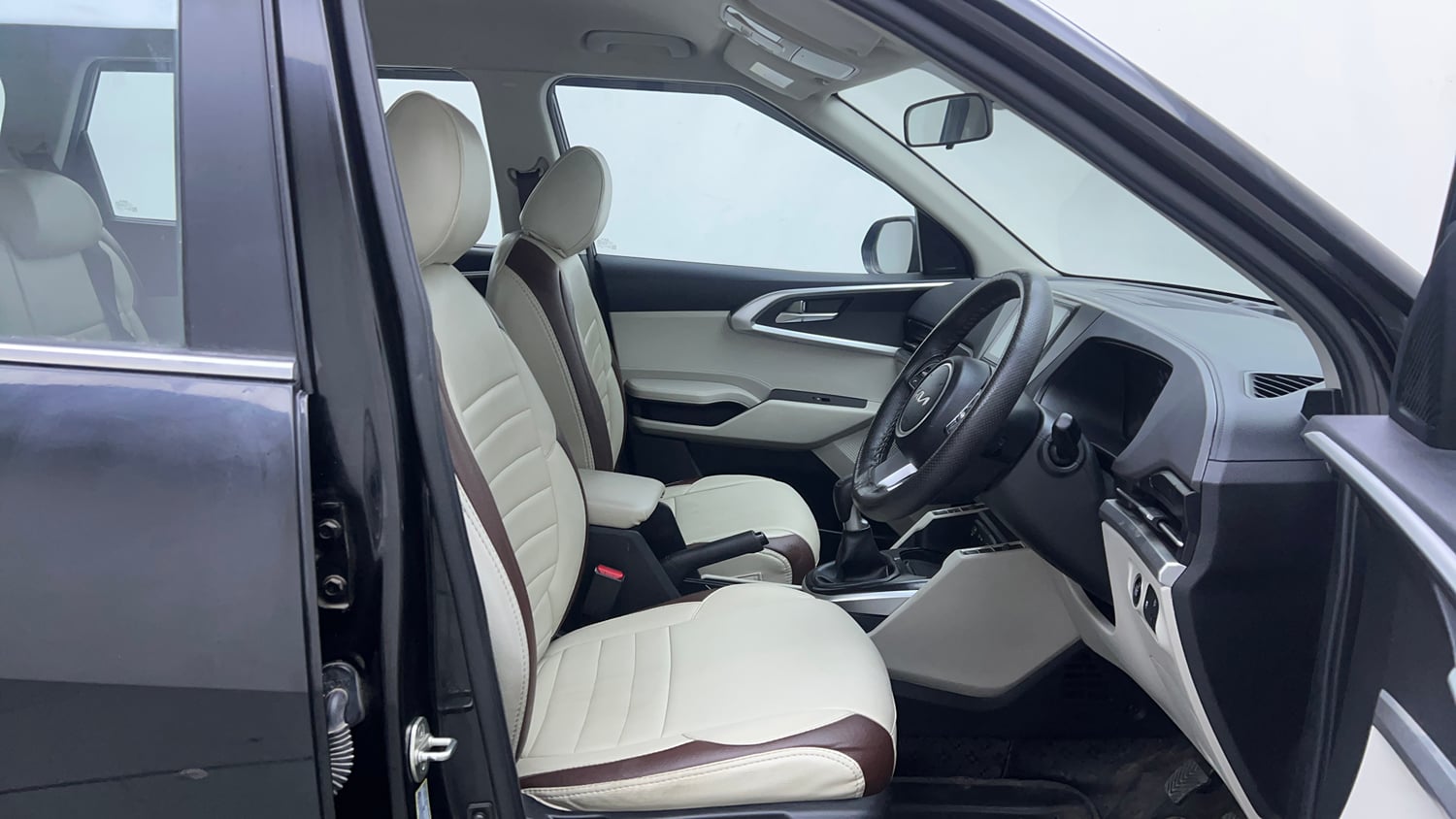 Used 2022 Kia Carens Prestige Plus 1.4 Petrol MT 7 STR Petrol Manual interior RIGHT SIDE FRONT DOOR CABIN VIEW