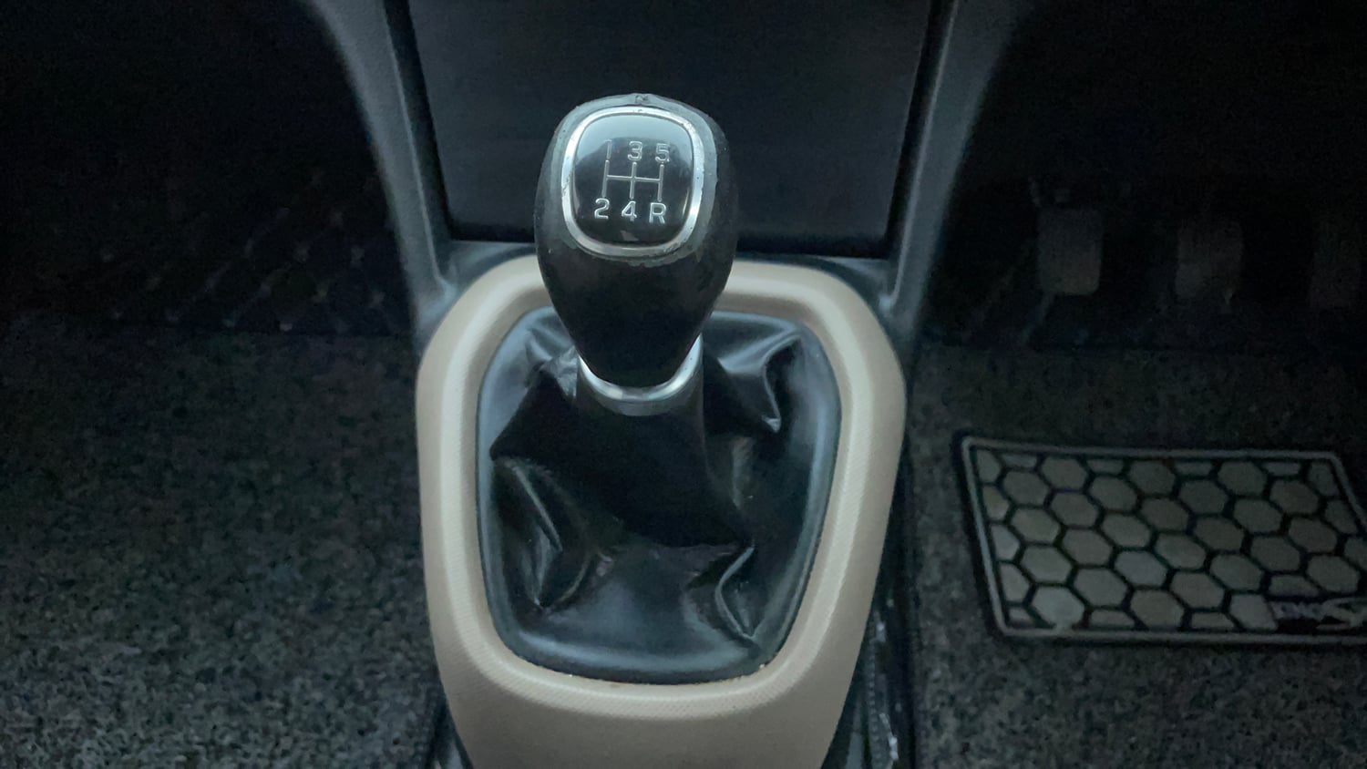 Used 2017 Hyundai Xcent SX 1.2 (O) Petrol Manual interior GEAR  KNOB VIEW