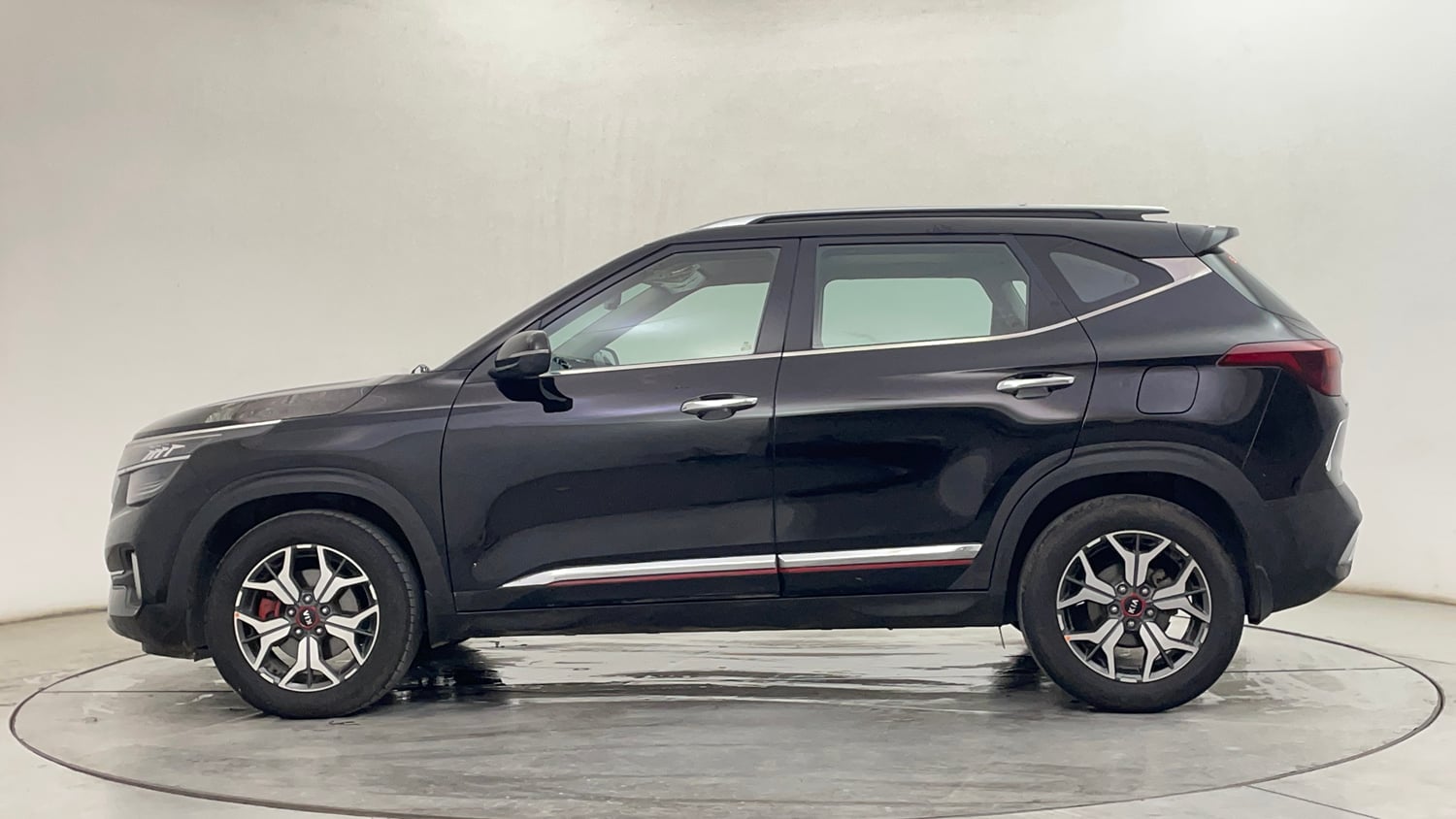 Used 2020 Kia Seltos GTX Plus AT 1.5 Diesel Diesel Automatic exterior LEFT SIDE VIEW