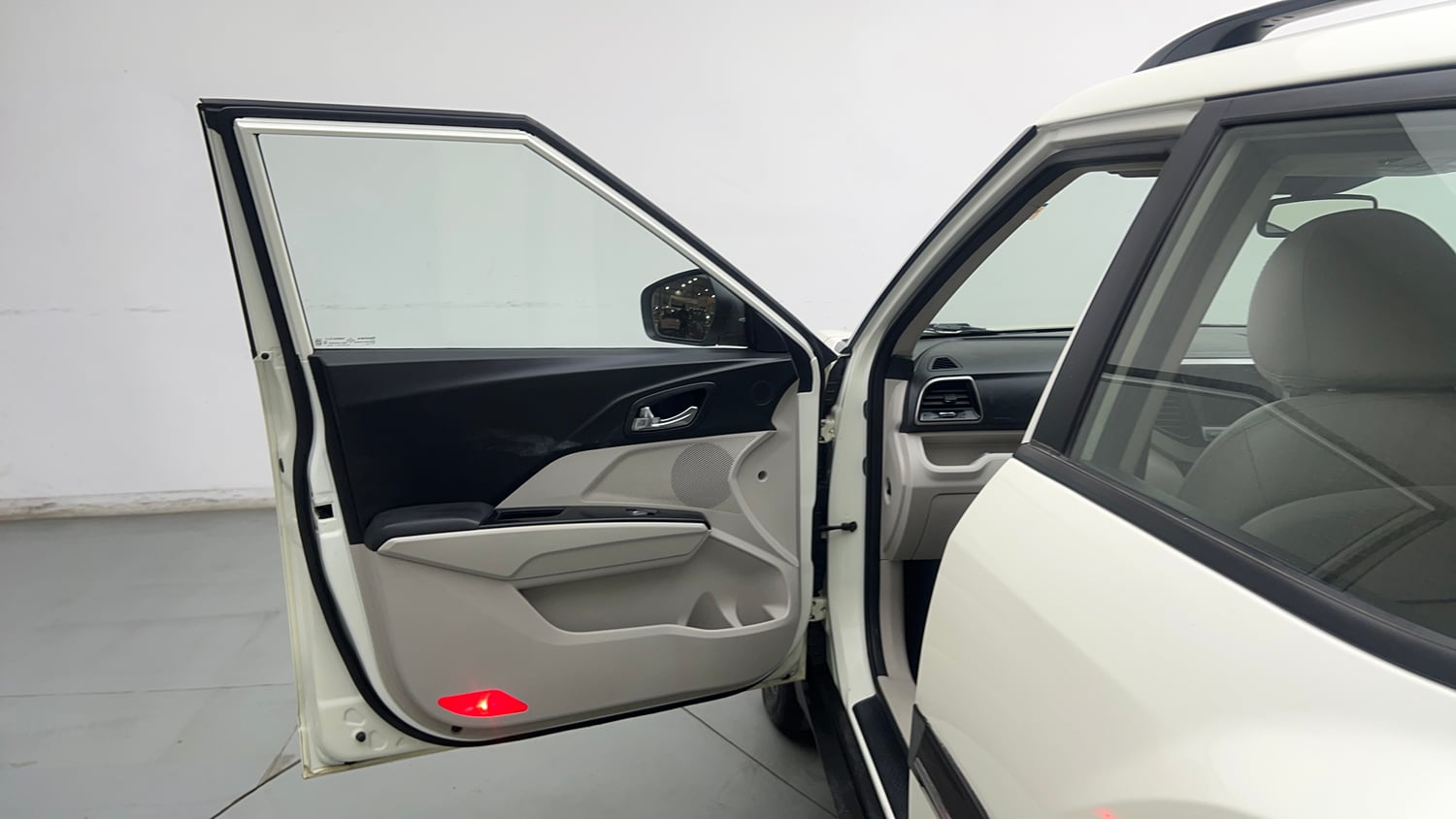 Used 2021 Mahindra XUV 300 1.5 W8 (O) Diesel Manual interior LEFT FRONT DOOR OPEN VIEW
