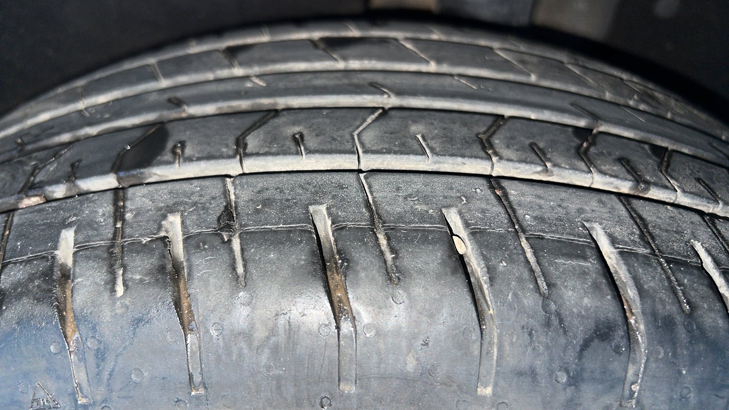 Used 2024 Hyundai Alcazar Executive 1.5 Petrol MT 7STR Petrol Manual tyres LEFT REAR TYRE TREAD VIEW