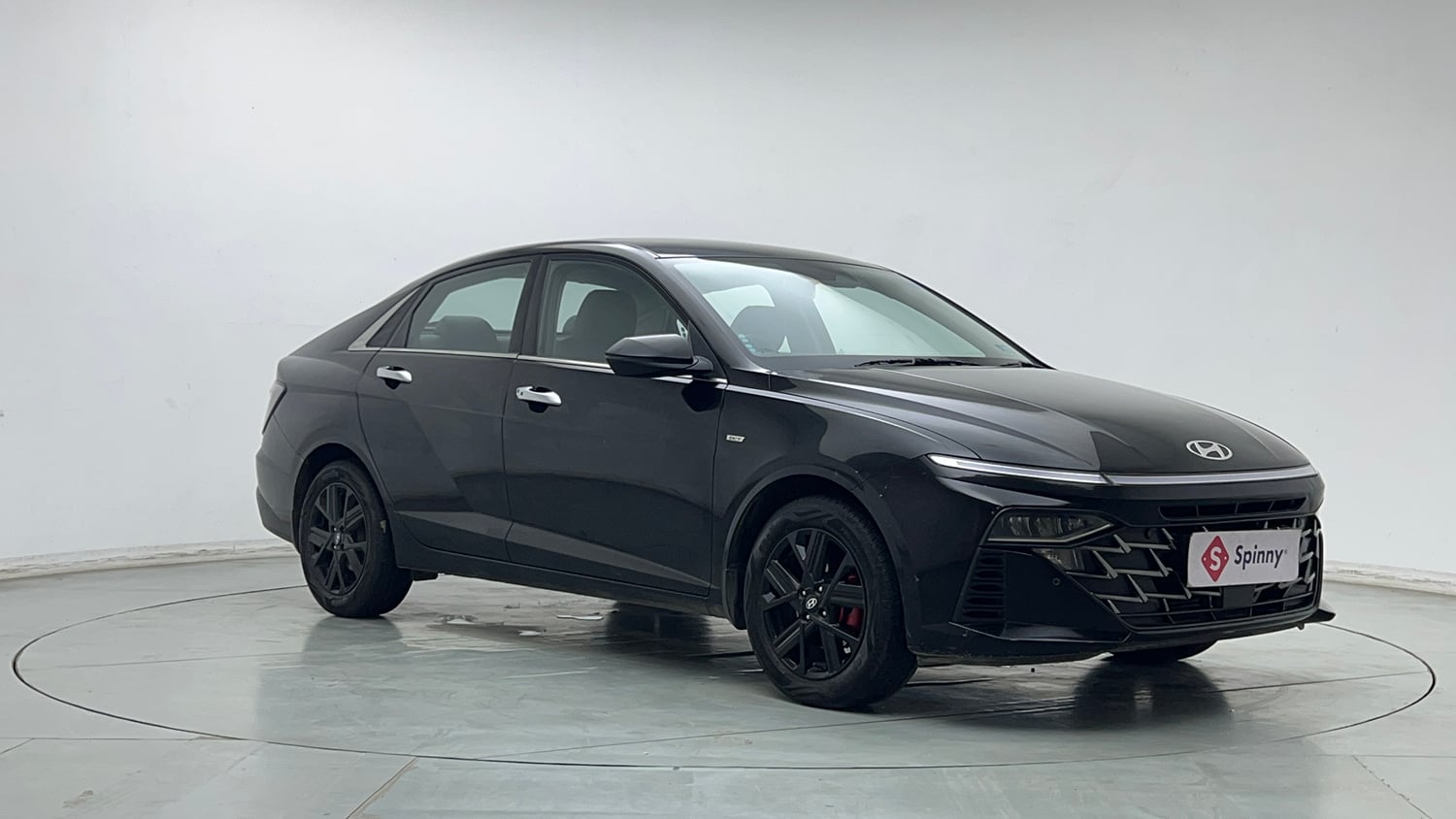 Used 2024 Hyundai Verna SX (O) 1.5 Turbo Petrol DCT Petrol Automatic exterior RIGHT FRONT CORNER VIEW