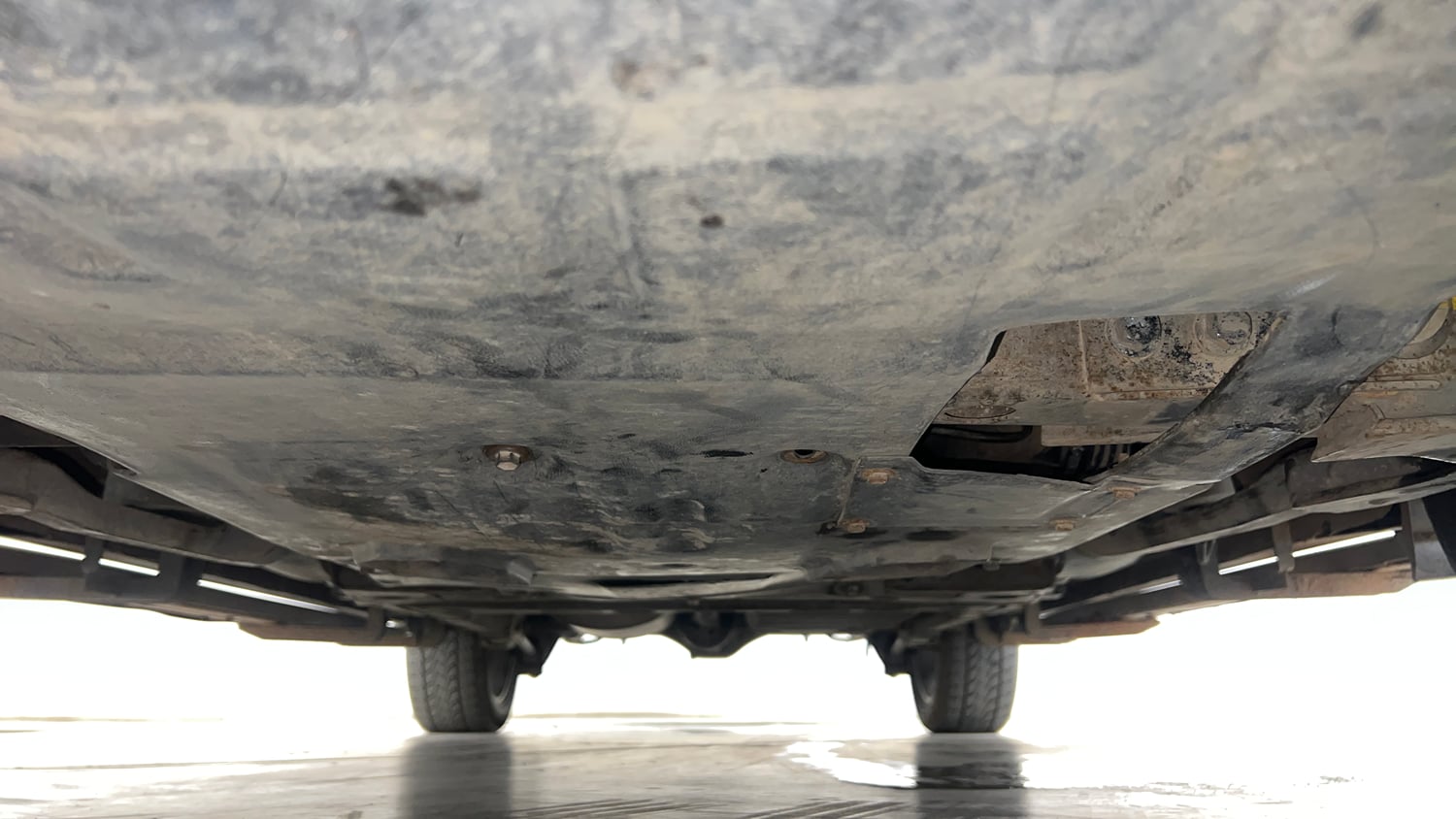 Used 2018 Tata Hexa XT 4x2 7 STR Diesel Manual extra FRONT LEFT UNDERBODY VIEW