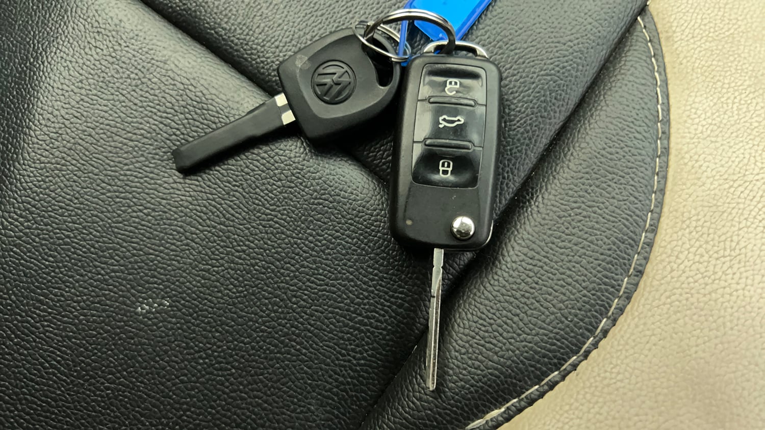 Used 2016 Volkswagen Polo Comfortline 1.2L (P) Petrol Manual extra CAR KEY VIEW
