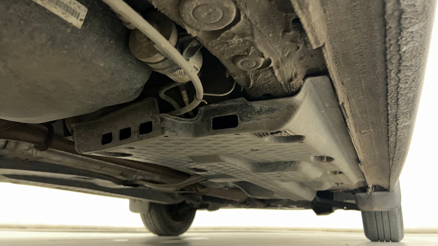 Used 2016 Volkswagen Polo Comfortline 1.2L (P) Petrol Manual extra REAR RIGHT UNDERBODY VIEW