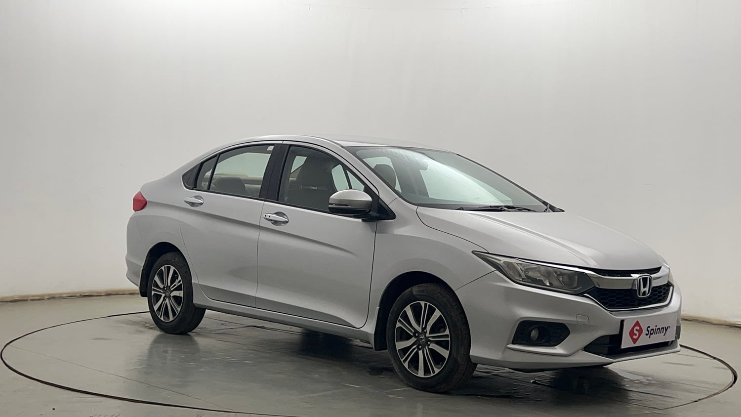 Used 2018 Honda City V Petrol Petrol Manual exterior RIGHT FRONT CORNER VIEW