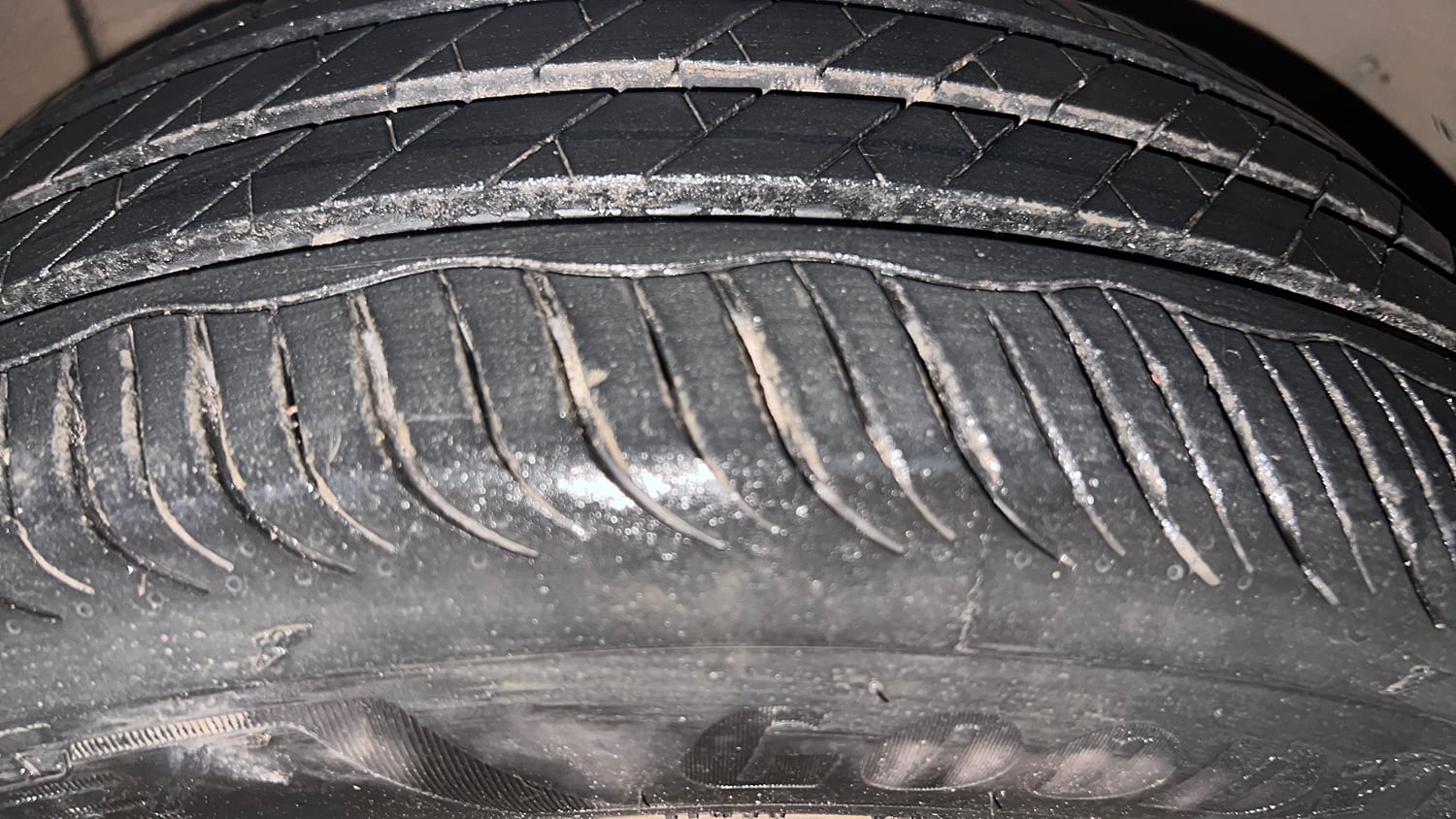 Used 2016 Volkswagen Vento Highline 1.2 (P) AT Petrol Automatic tyres RIGHT FRONT TYRE TREAD VIEW