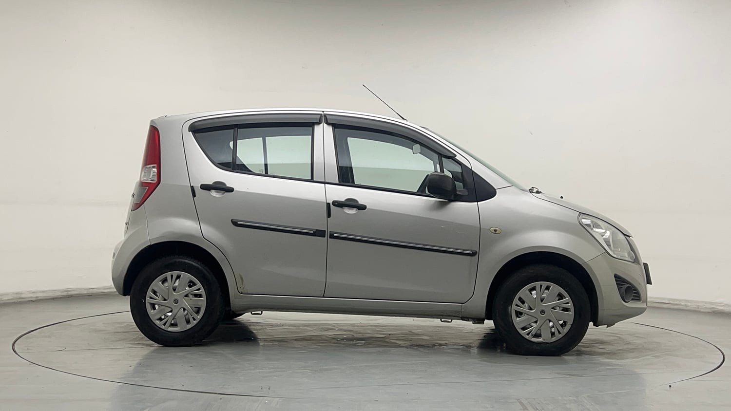 Used 2013 Maruti Suzuki Ritz Lxi BS-IV Petrol Manual exterior RIGHT SIDE VIEW