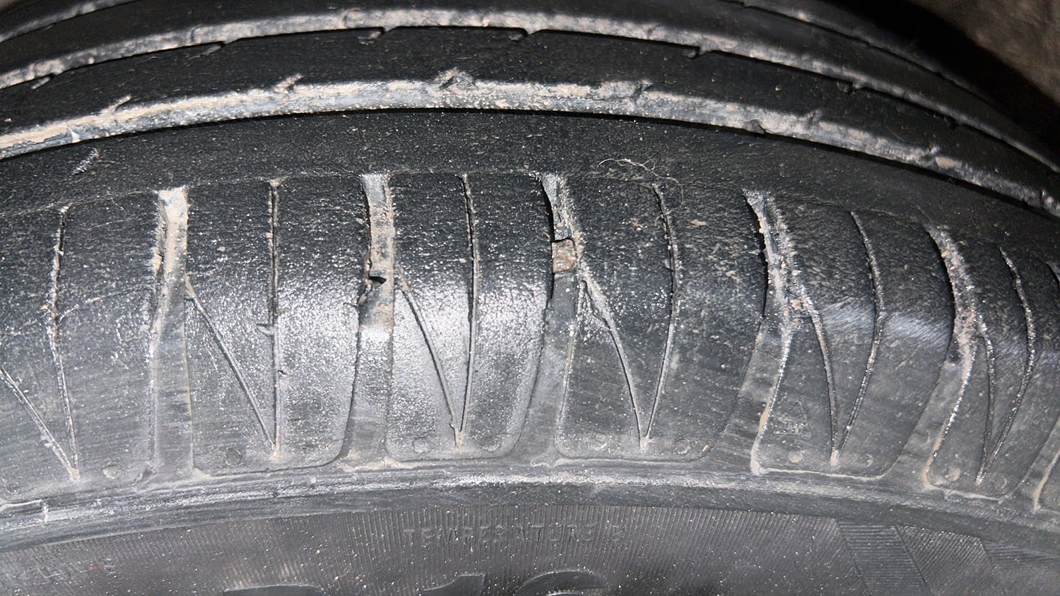 Used 2022 Kia Sonet HTX 1.5 AT Diesel Automatic tyres LEFT FRONT TYRE TREAD VIEW