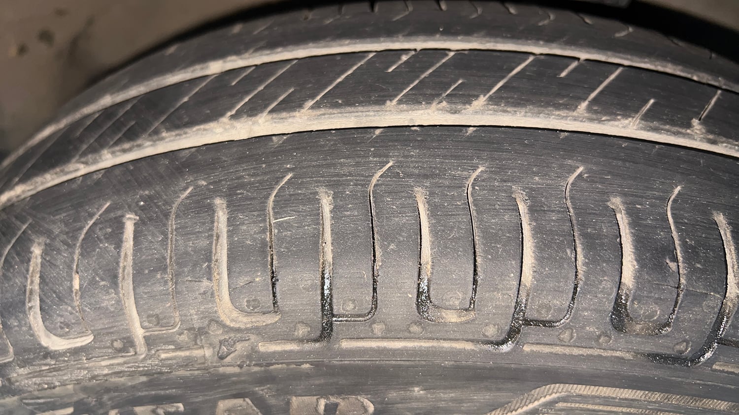 Used 2014 Maruti Suzuki Wagon R LXI Petrol Manual tyres RIGHT FRONT TYRE TREAD VIEW