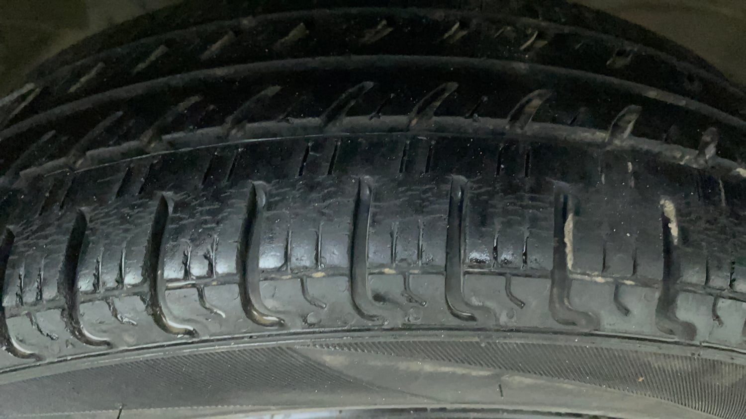 Used 2014 Maruti Suzuki Wagon R VXI Petrol Manual tyres RIGHT FRONT TYRE TREAD VIEW
