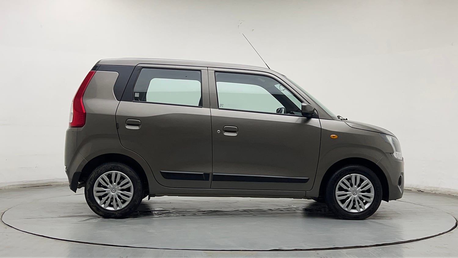 Used 2024 Maruti Suzuki Wagon R VXI 1.0 CNG Cng Manual exterior RIGHT SIDE VIEW
