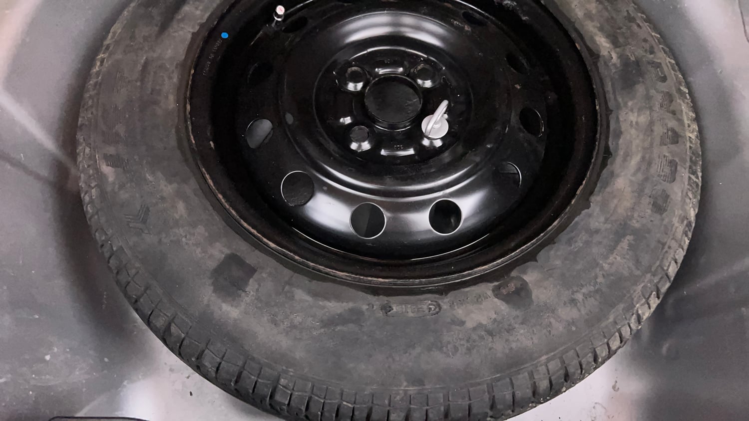 Used 2016 Maruti Suzuki Swift Dzire VXI Petrol Manual tyres SPARE TYRE VIEW