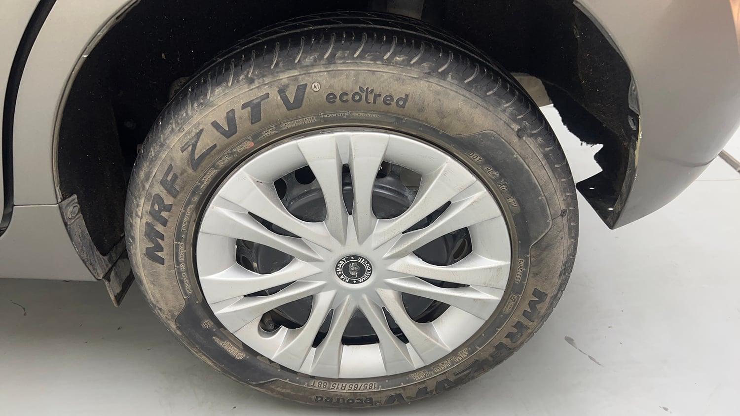 Used 2019 Maruti Suzuki Baleno Delta Petrol Manual tyres LEFT REAR TYRE RIM VIEW