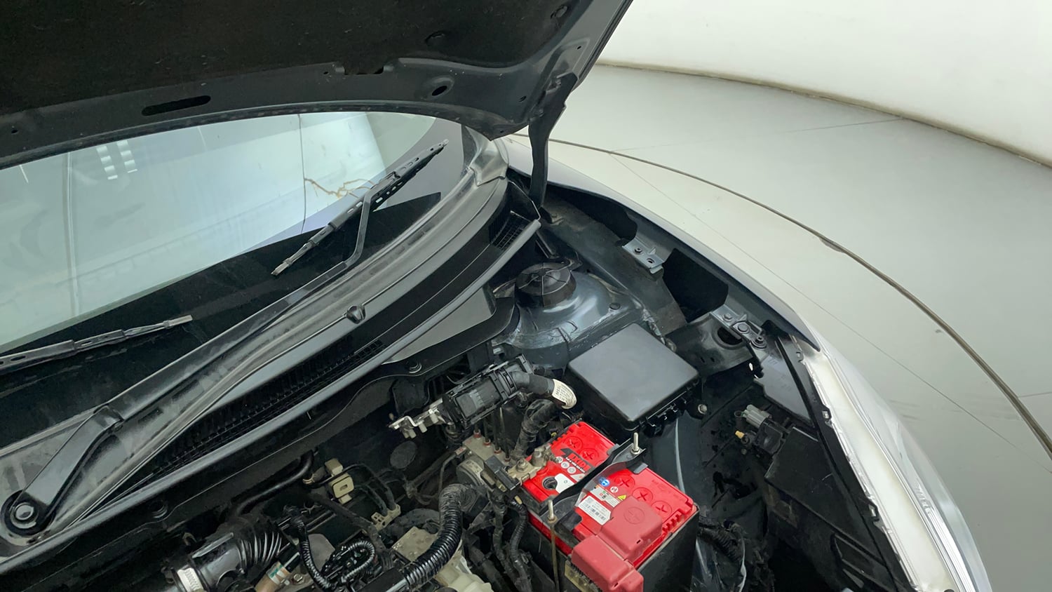 Used 2019 Maruti Suzuki Swift VXi AMT Petrol Automatic engine ENGINE LEFT SIDE HINGE & APRON VIEW
