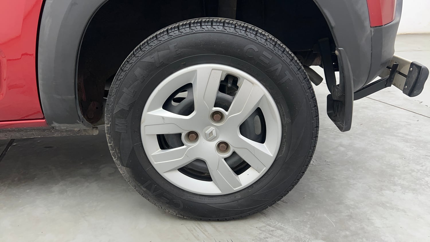 Used 2017 Renault Kwid 1.0 RXT Petrol Manual tyres LEFT REAR TYRE RIM VIEW