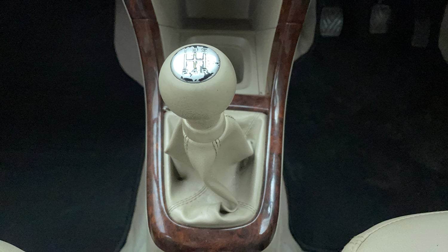 Used 2016 Maruti Suzuki Ertiga ZXI+ Petrol Manual interior GEAR  KNOB VIEW