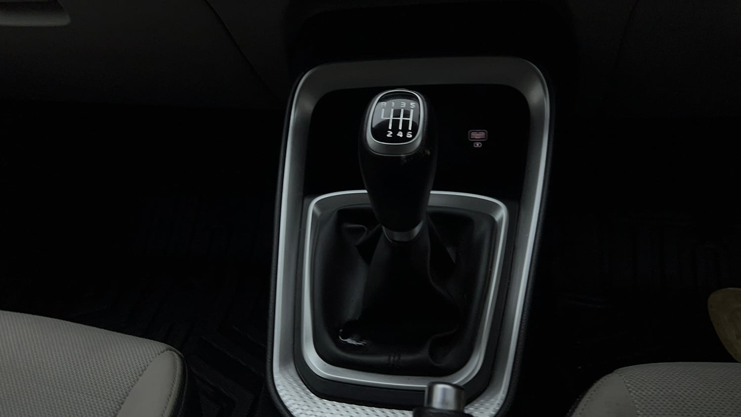 Used 2021 Kia Sonet HTX 1.0 iMT Petrol Manual interior GEAR  KNOB VIEW