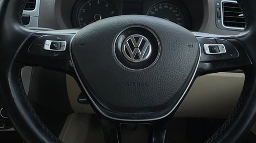 Used 2015 Volkswagen Vento Highline Petrol Petrol Manual top_features Airbags