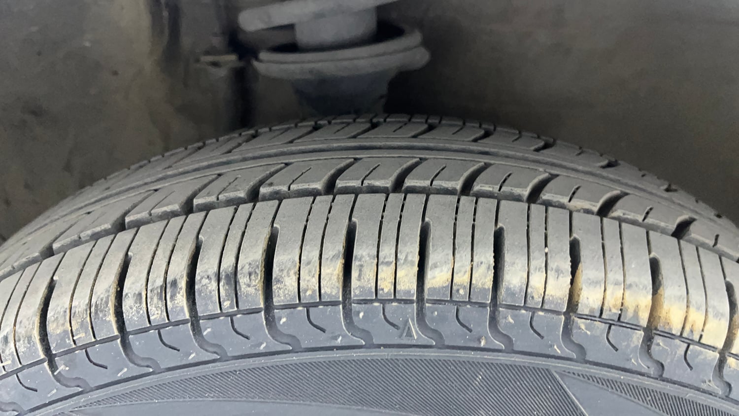 Used 2015 Maruti Suzuki Alto 800 LXi Anniversary Edition Petrol Manual tyres RIGHT FRONT TYRE TREAD VIEW