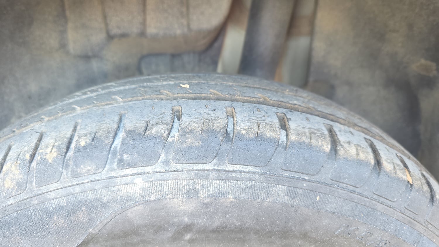 Used 2021 Maruti Suzuki Swift VXi Petrol Manual tyres LEFT REAR TYRE TREAD VIEW