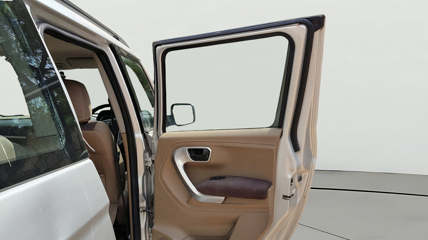 Used 2017 Mahindra TUV300 T8 mHAWK100 Diesel Manual interior RIGHT REAR DOOR OPEN VIEW