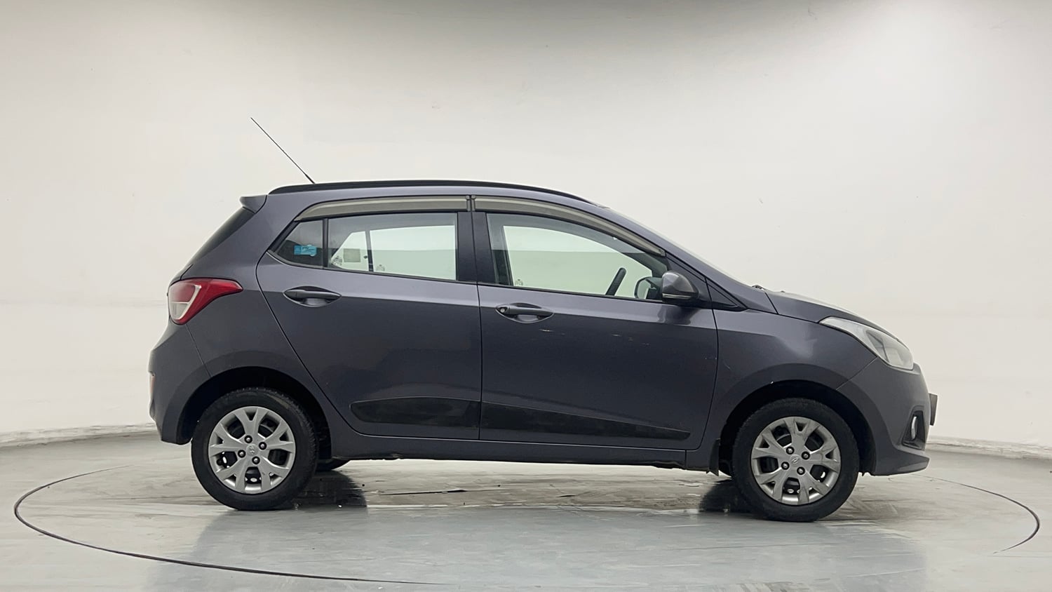 Used 2017 Hyundai Grand i10 Sportz 1.2 Kappa VTVT Petrol Manual exterior RIGHT SIDE VIEW