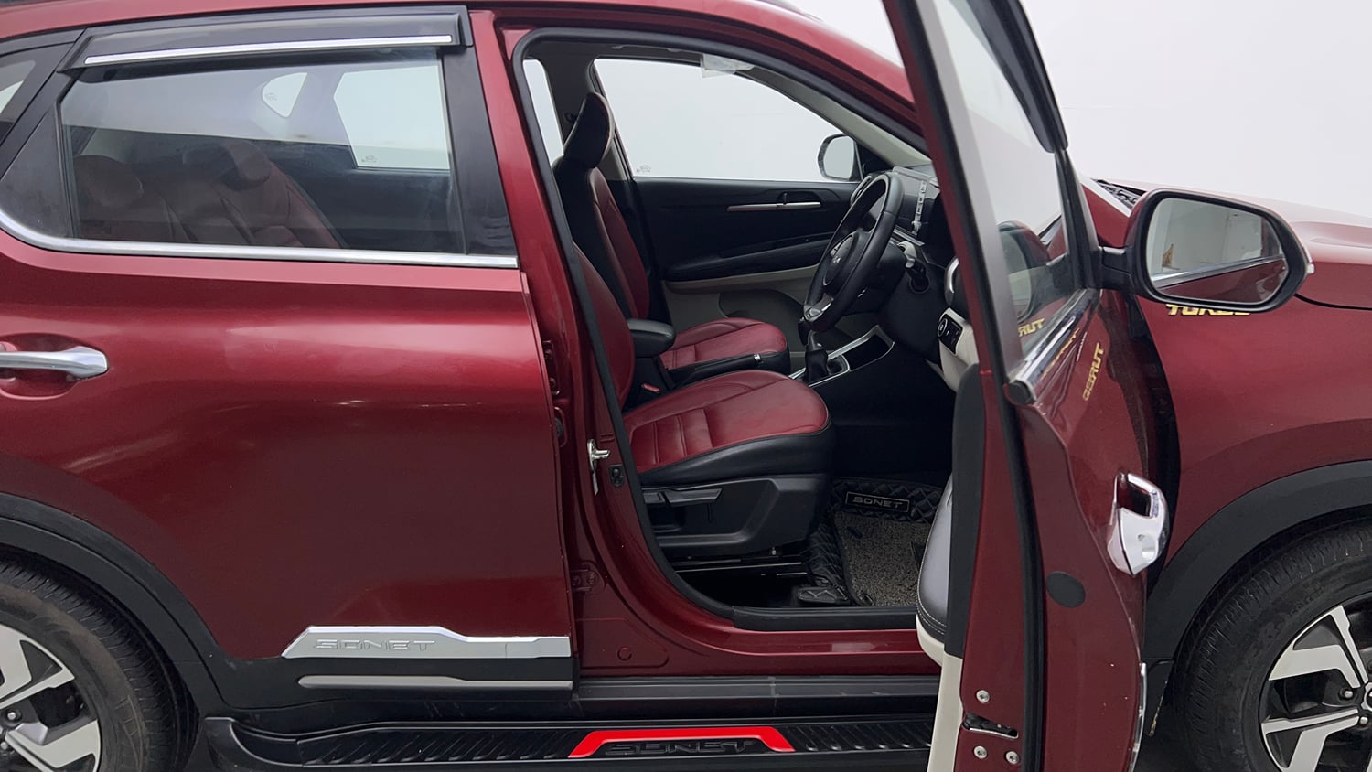 Used 2023 Kia Sonet HTX 1.0 iMT Petrol Manual interior RIGHT SIDE FRONT DOOR CABIN VIEW