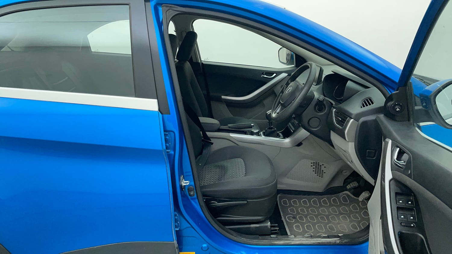 Used 2017 Tata Nexon XZ Plus Diesel Diesel Manual interior RIGHT SIDE FRONT DOOR CABIN VIEW