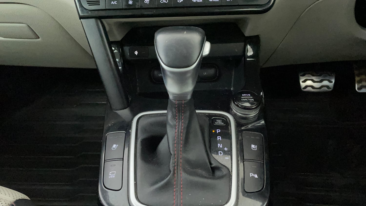 Used 2020 Kia Seltos GTX Plus AT 1.5 Diesel Diesel Automatic interior GEAR  KNOB VIEW