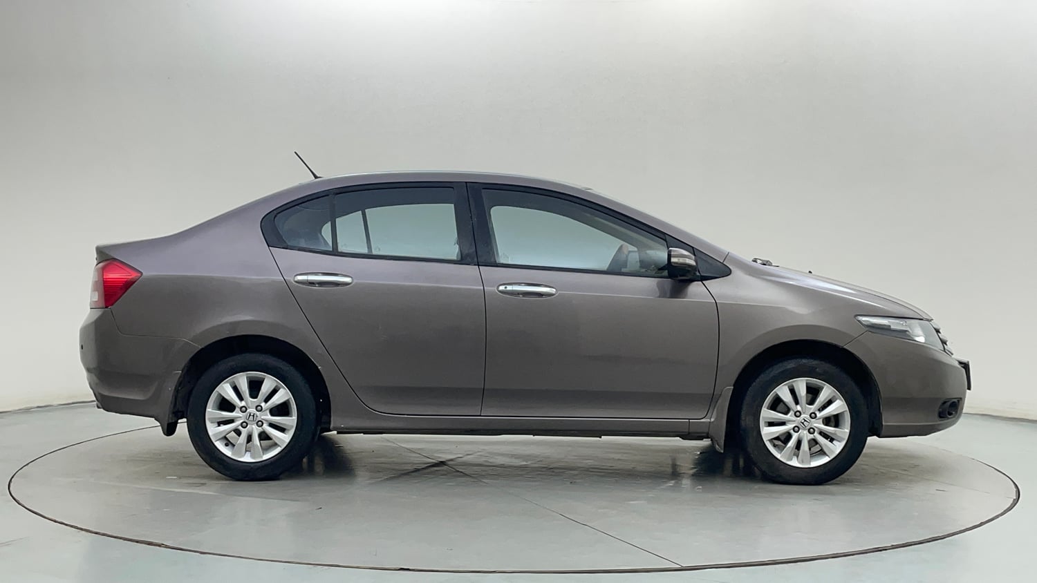 Used 2013 Honda City 1.5 V MT Petrol Manual exterior RIGHT SIDE VIEW