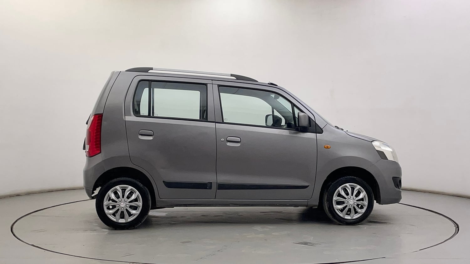 Used 2014 Maruti Suzuki Wagon R VXI Petrol Manual exterior RIGHT SIDE VIEW
