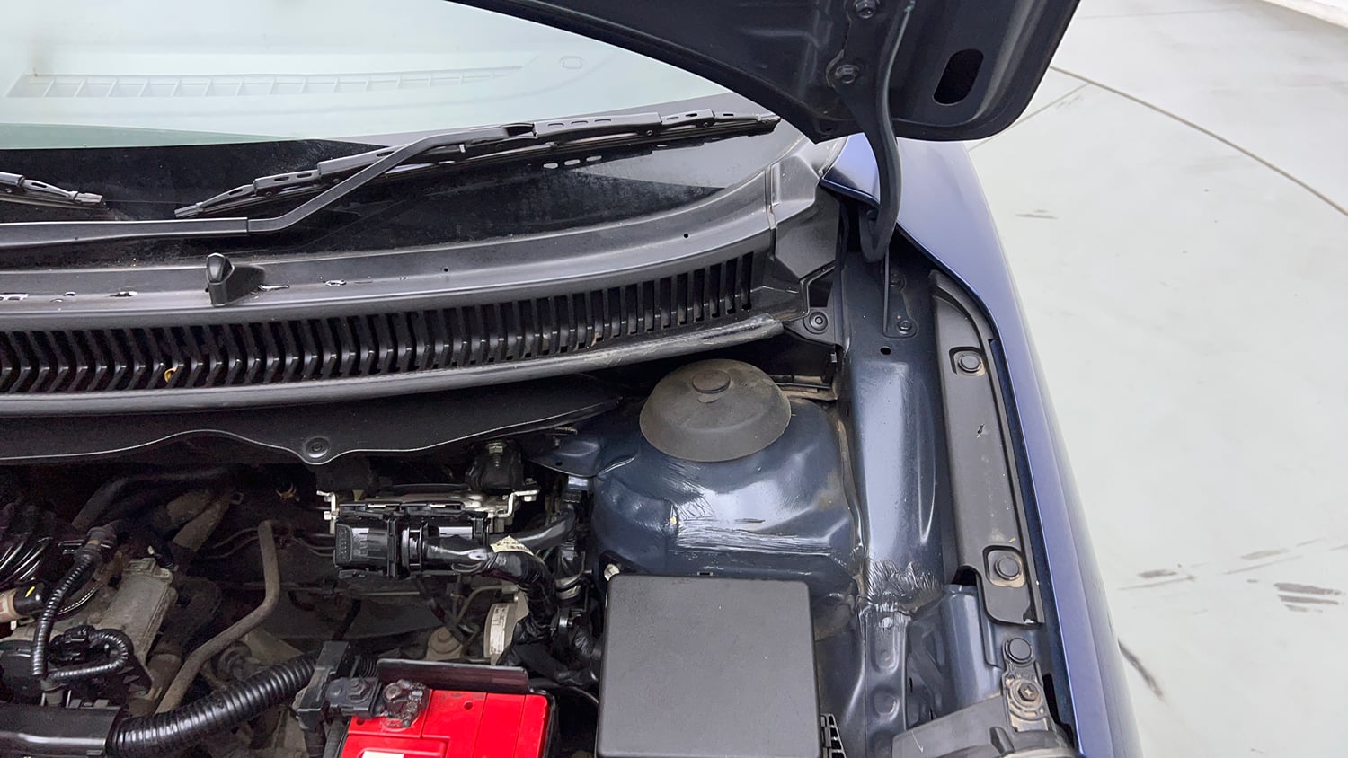 Used 2021 Maruti Suzuki Baleno Delta Petrol Manual engine ENGINE LEFT SIDE HINGE & APRON VIEW