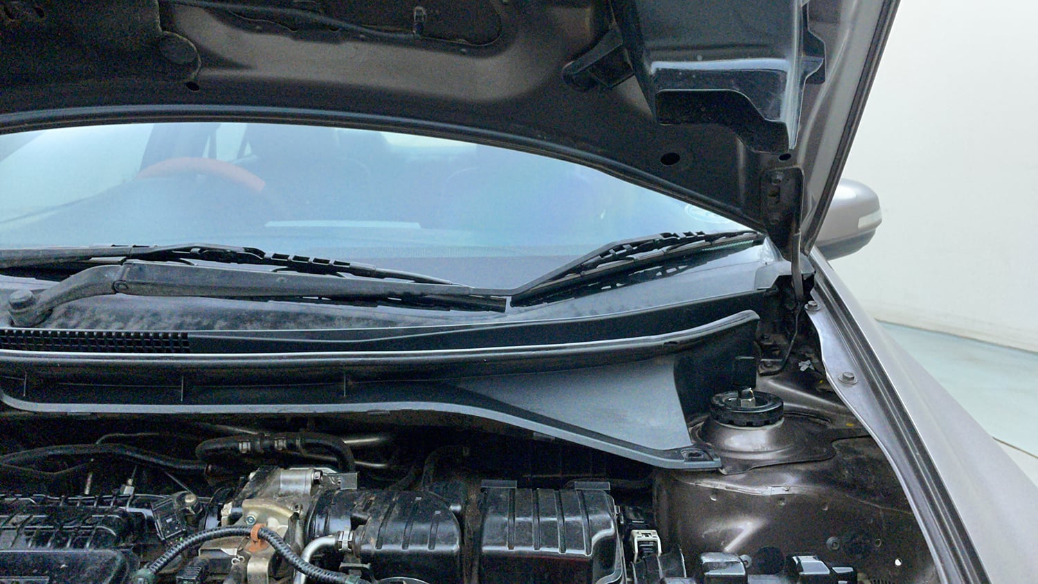 Used 2013 Honda City 1.5 V MT Petrol Manual engine ENGINE LEFT SIDE HINGE & APRON VIEW