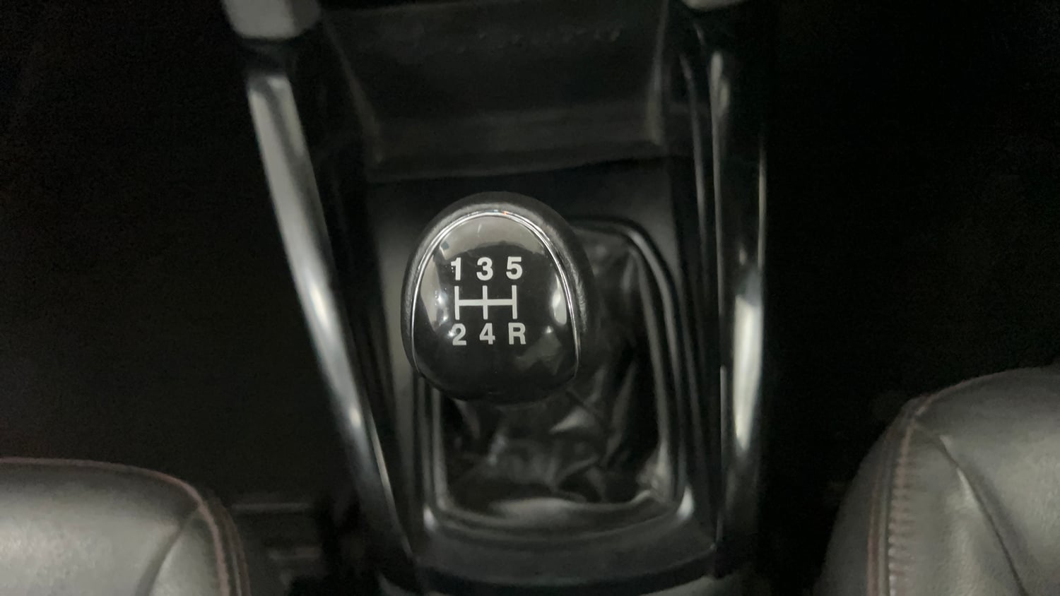 Used 2014 Ford EcoSport Titanium 1.5 TDCi (Opt) Diesel Manual interior GEAR  KNOB VIEW