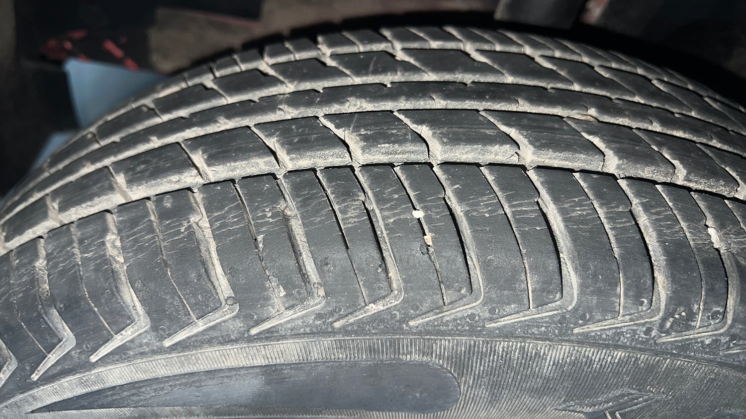 Used 2018 Renault Kwid RXL Petrol Manual tyres LEFT FRONT TYRE TREAD VIEW