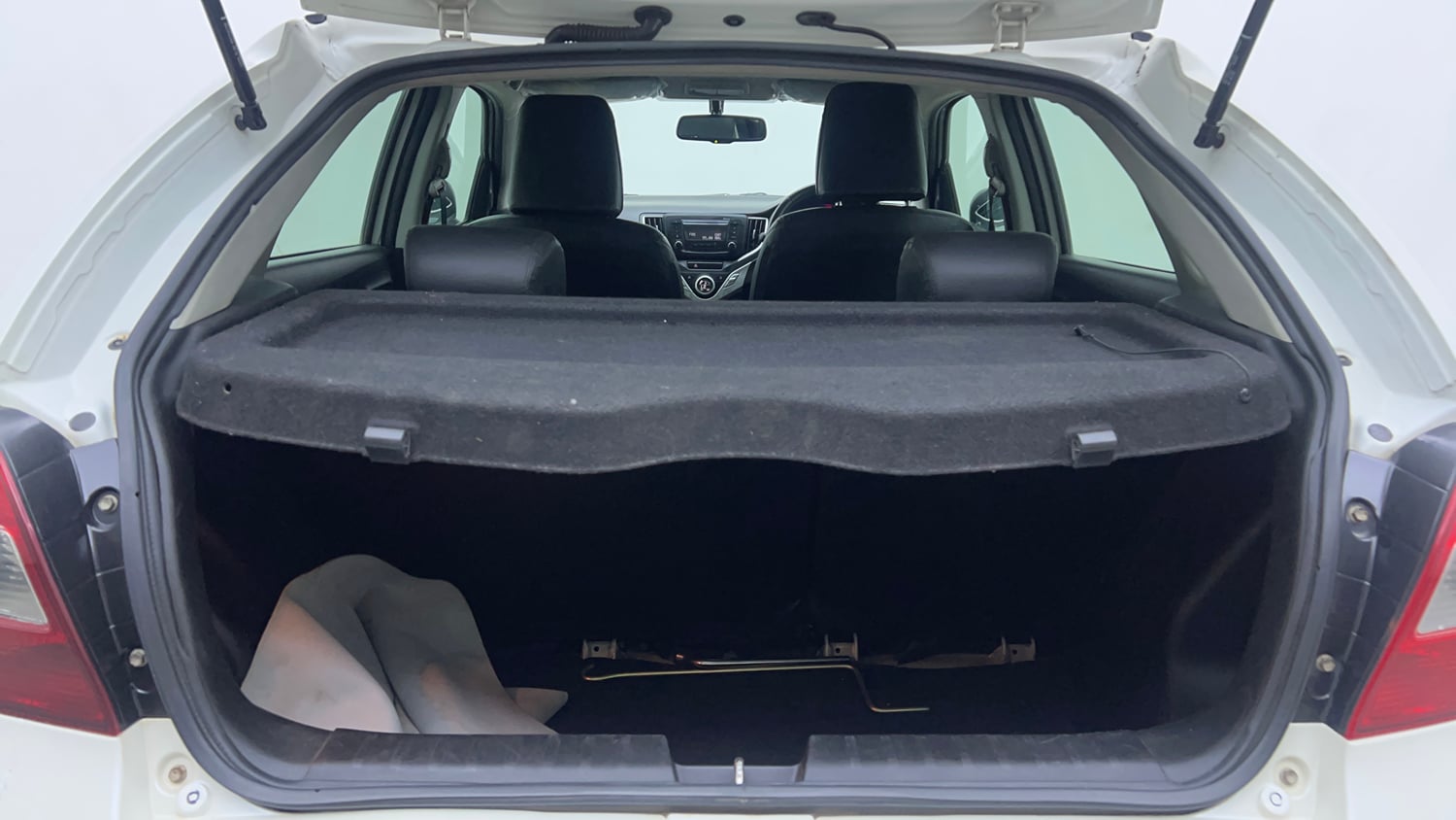 Used 2018 Maruti Suzuki Baleno Zeta 1.2 Petrol Manual interior DICKY INSIDE VIEW