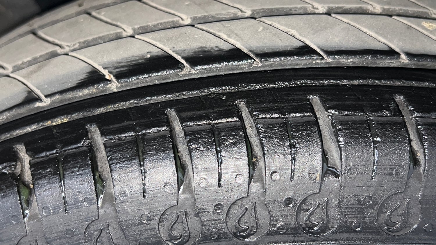 Used 2022 Renault Kwid CLIMBER 1.0 AMT (O) Petrol Automatic tyres RIGHT FRONT TYRE TREAD VIEW
