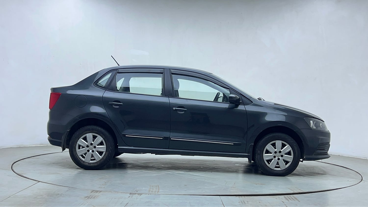 Used 2017 Volkswagen Ameo Trendline 1.2L (P) Petrol Manual exterior RIGHT SIDE VIEW