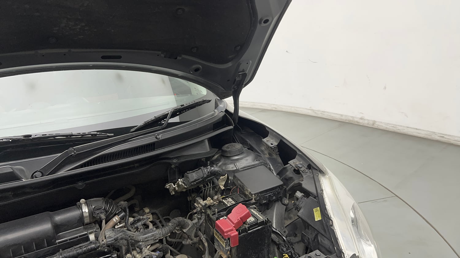Used 2018 Maruti Suzuki Swift VXi Petrol Manual engine ENGINE LEFT SIDE HINGE & APRON VIEW