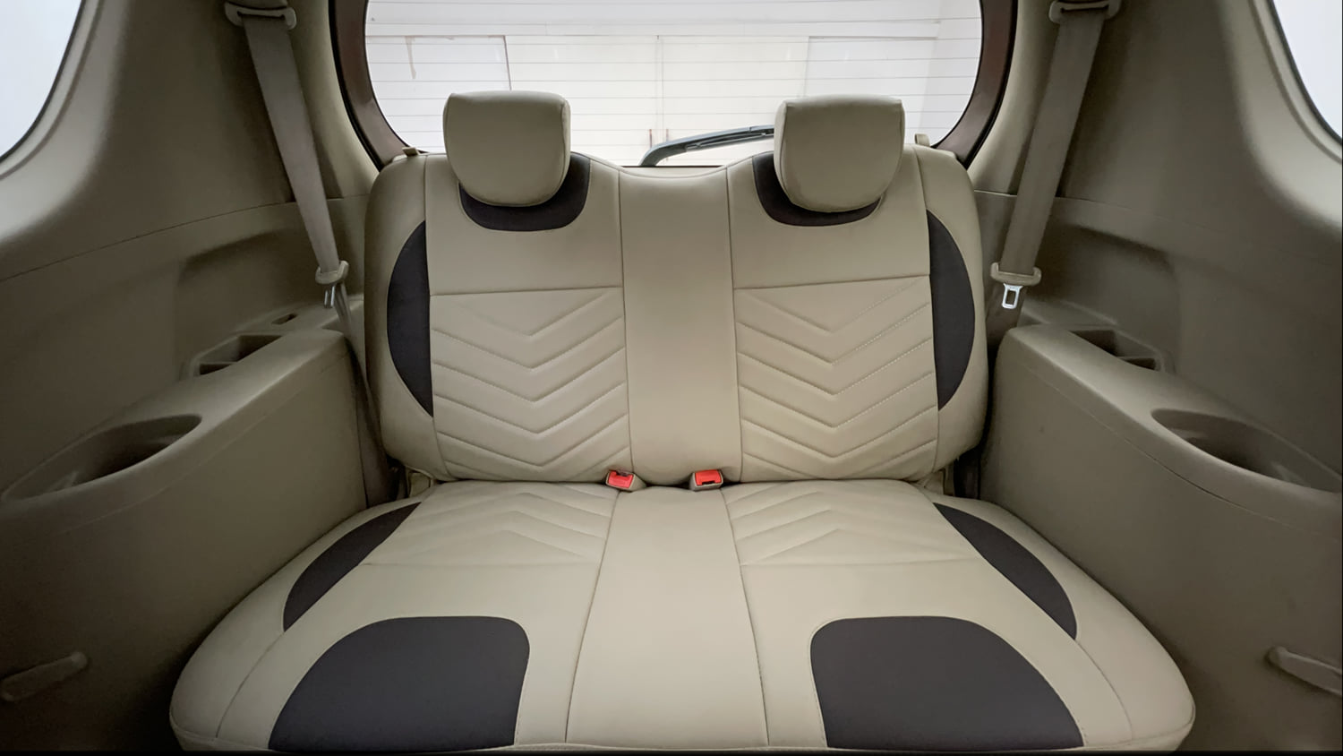 Used 2013 Maruti Suzuki Ertiga ZXi Petrol Manual interior THIRD ROW SEAT