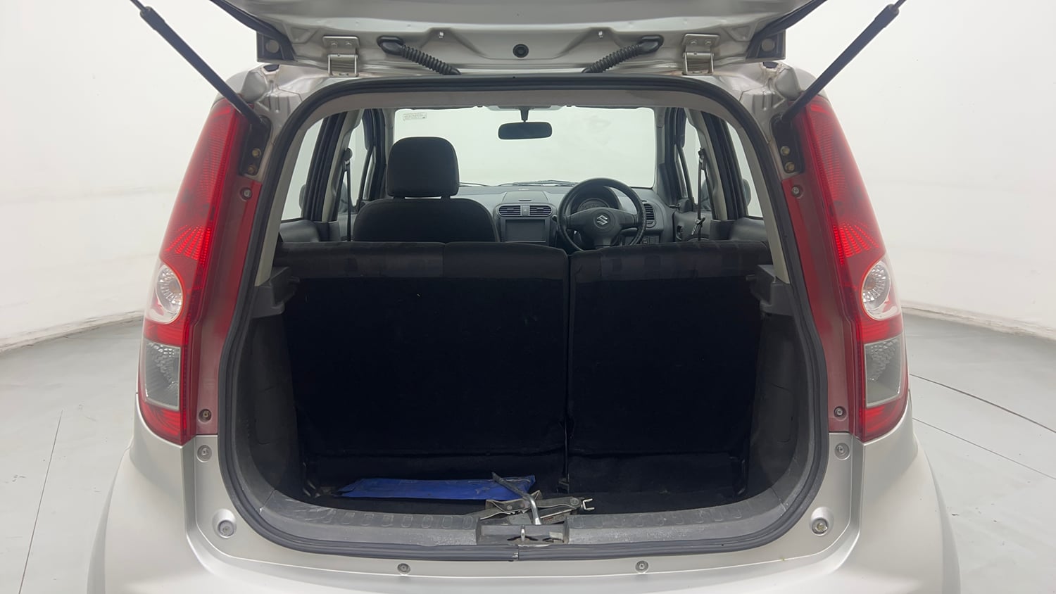 Used 2013 Maruti Suzuki Ritz Lxi BS-IV Petrol Manual interior DICKY INSIDE VIEW