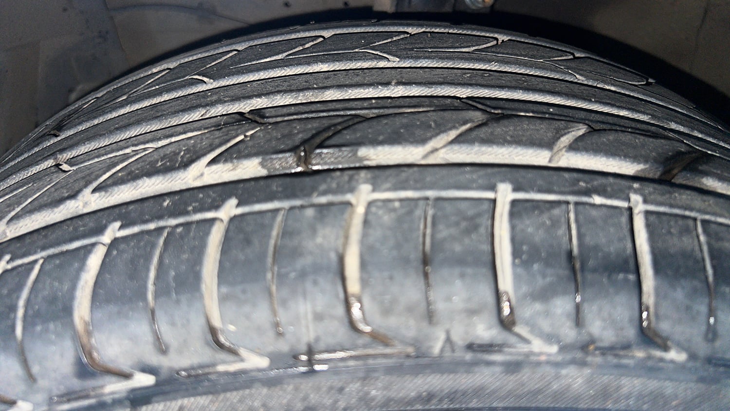 Used 2018 Maruti Suzuki Ciaz Alpha Hybrid 1.5 Petrol Manual tyres LEFT FRONT TYRE TREAD VIEW