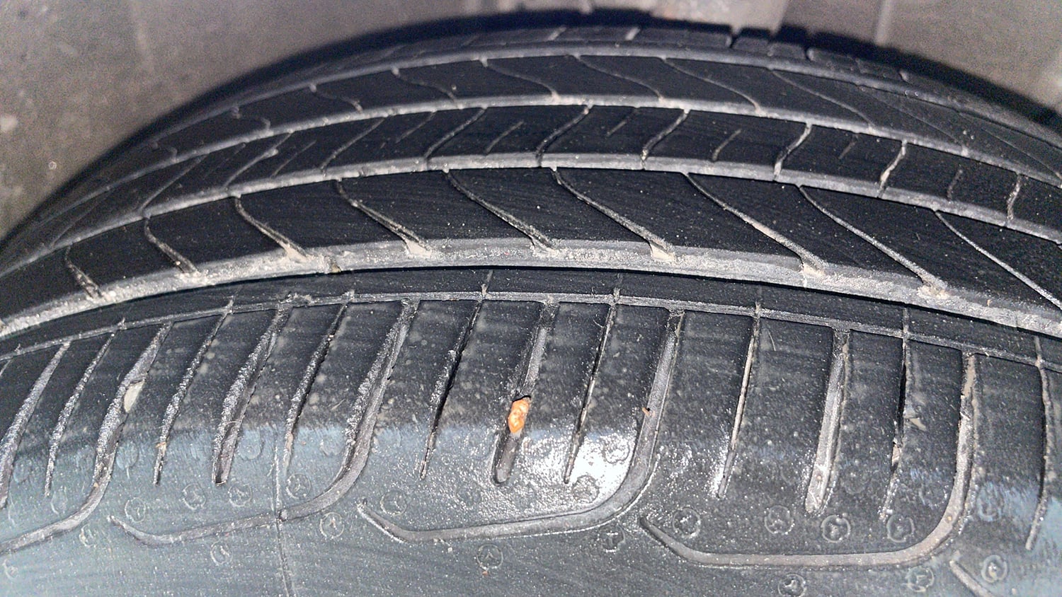 Used 2019 Hyundai Elite i20 Asta 1.2 Dual Tone Petrol Manual tyres RIGHT FRONT TYRE TREAD VIEW