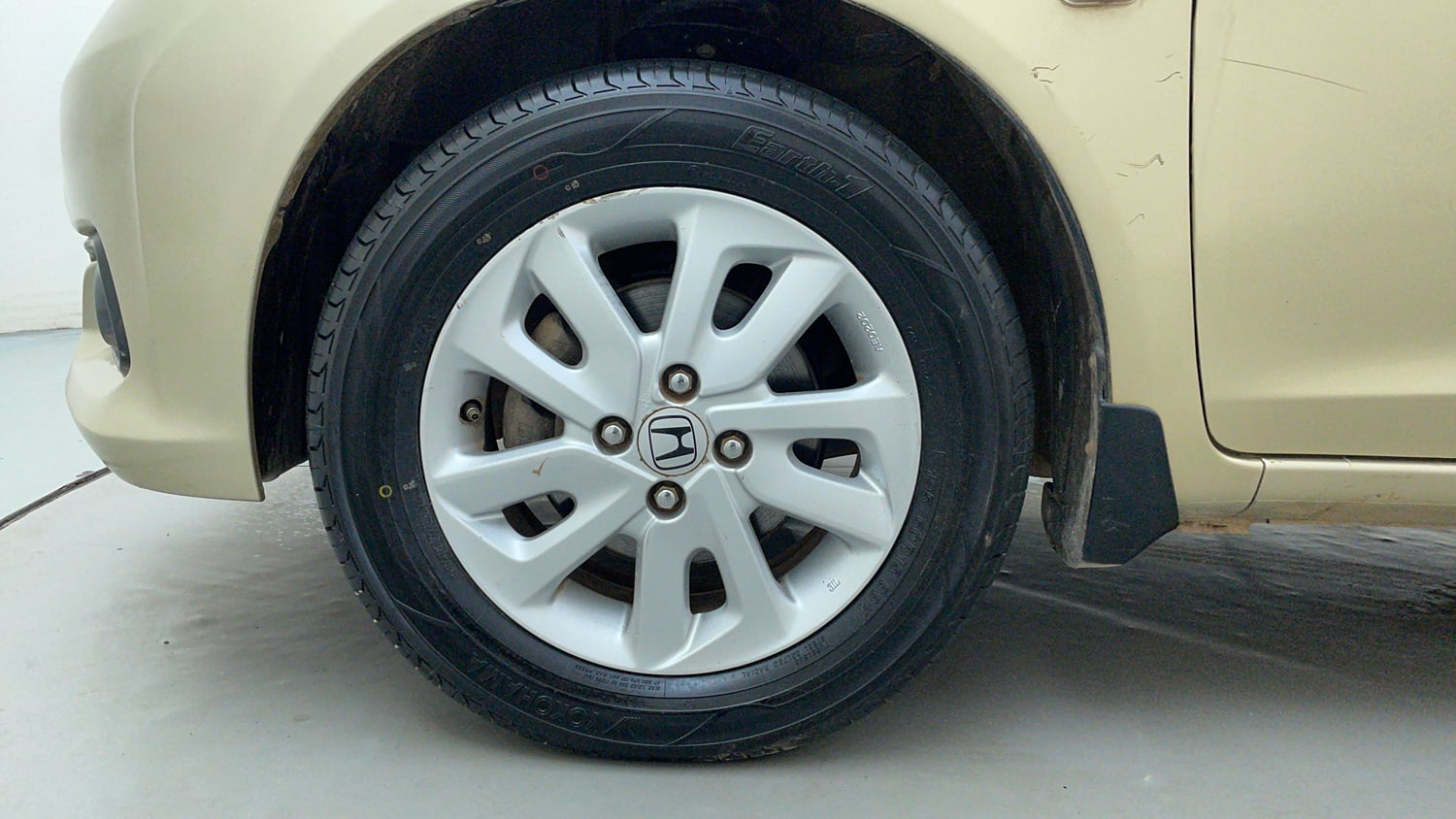 Used 2014 Honda Mobilio V Petrol Petrol Manual tyres LEFT FRONT TYRE RIM VIEW