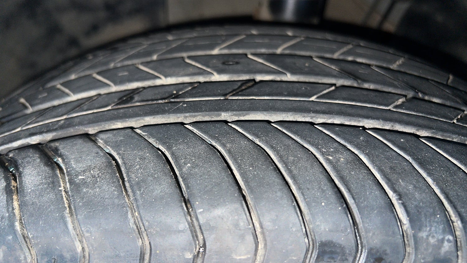 Used 2021 Skoda Kushaq Style 1.0L TSI AT Petrol Automatic tyres LEFT FRONT TYRE TREAD VIEW