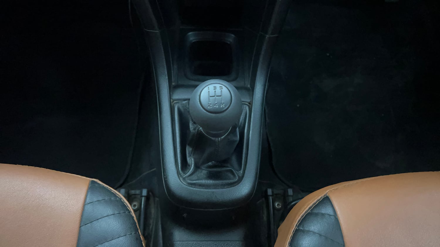 Used 2013 Maruti Suzuki Swift VDi Diesel Manual interior GEAR  KNOB VIEW