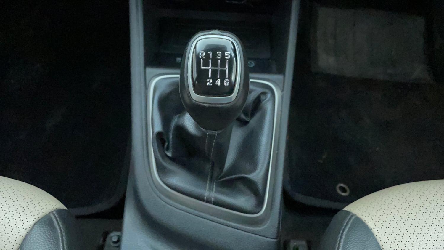 Used 2019 Hyundai Verna SX (O)1.6 VTVT Petrol Manual interior GEAR  KNOB VIEW
