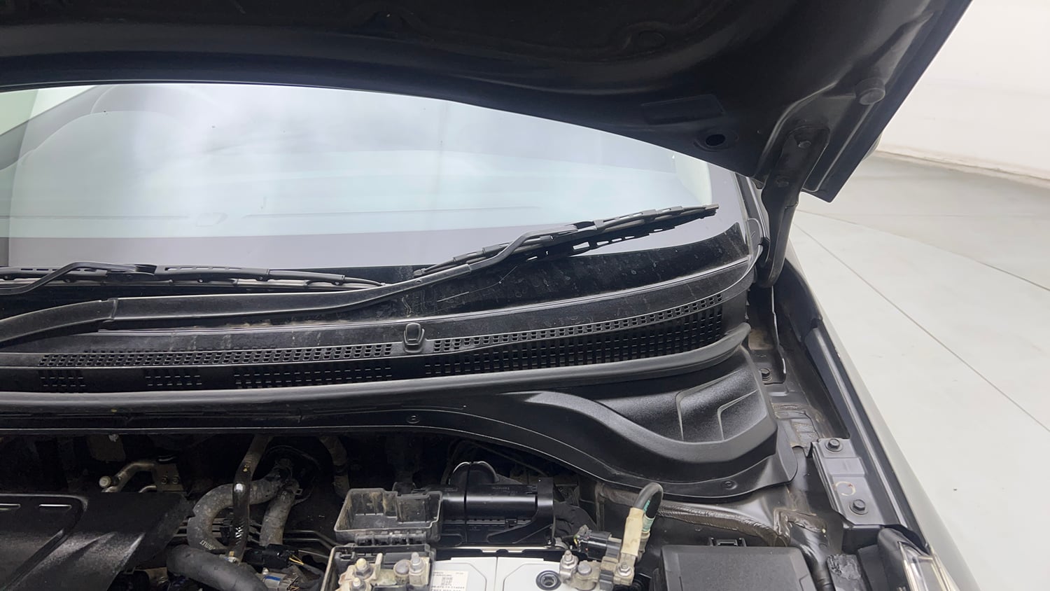Used 2018 Hyundai Verna EX 1.6 VTVT AT Petrol Automatic engine ENGINE LEFT SIDE HINGE & APRON VIEW