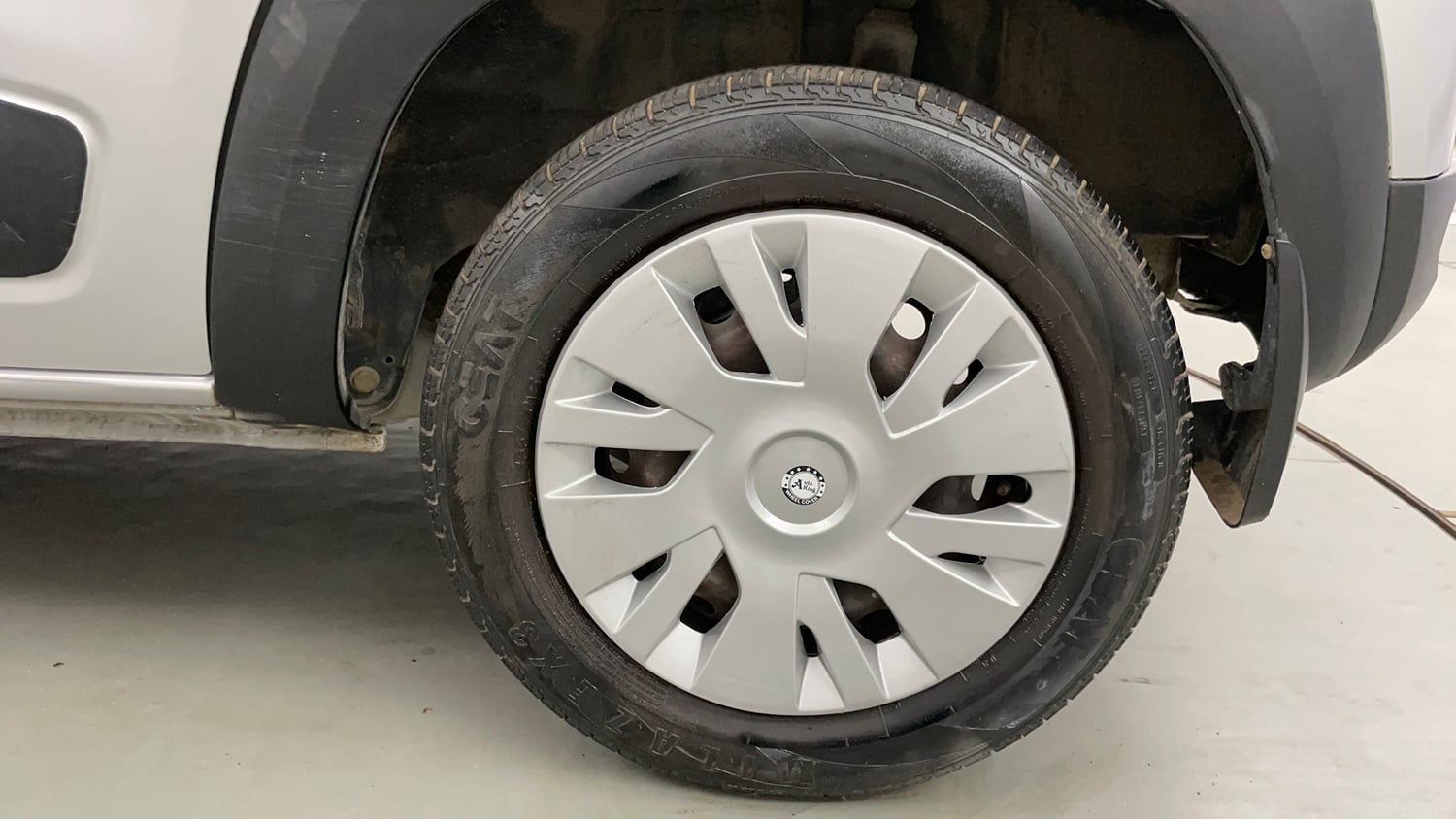 Used 2022 Renault Kwid RXT 1.0 AMT (O) Petrol Automatic tyres LEFT REAR TYRE RIM VIEW